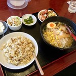 台湾料理 味源 - 【別アングルから】炒飯定食(1,080円)