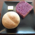 カフェ サイファー コズエ - そば粉のパン＆ブラックベリーのパン