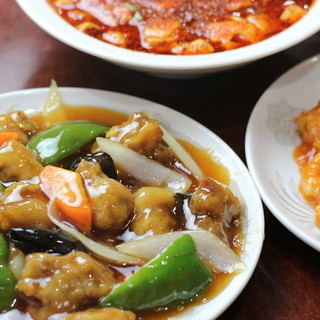 滿意度◎11道中式菜餚和無限暢飲的推薦套餐！