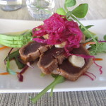 Two Oceans Restaurant - 炙りマグロのサラダ