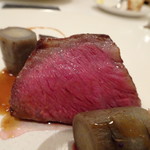 食堂セゾンドール - ＊お肉がキレイ。脂の乗りも程よく、椎茸ソースで頂くとサッパリして美味しい。