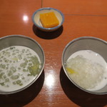 75789584 - デザート例　上はマンゴープリン　左はタピオカとココナッミルク　右はもち米とココナッツミルク