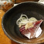 天史朗鮨 - お通し（アジ刺身）