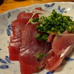 天史朗鮨 - カツオ刺し身　ニンニクと生姜で
