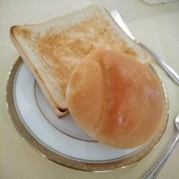 メインダイニングルーム - [料理] 一人分 パン 全景♪ｗ