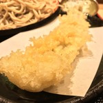 味奈登庵 - 本日のポンイツ。  
      「まぁ、ゴリッパ！ 」と呻いてしまいそうな大きさ。
      充実の穴子天ぷら