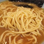 家家家 - 麺は大橋の細麺。