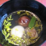 千松しま - お吸い物(梅・粟餅・甘鯛・いんげん・菊の花びら）