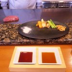 She'll be - しょうゆとポン酢。奥は岩塩とガーリックチップ