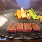 She'll be - きちんと取り分けてくれます（佐賀牛ヒレ）