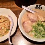 博多麺屋台 た組 - ラーメン半チャーハン 850円