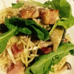 鉄板焼野菜ベジたけ - 燻製ベーコンとルッコラのペペロンチーノ