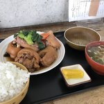 和泉食堂 - てびち定食
