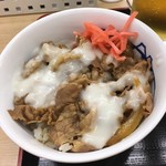 松屋 - 牛丼にフレンチドレッシングぶっかけて