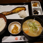 ニユートーキヨー 庄屋 - 焼魚定食　９６０円