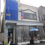 カフェ・ムーランルージュ - 青い看板が目印！