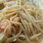 ラーメン二郎 - 細めストレート麺