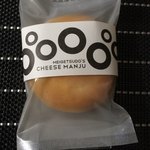 明月堂 - 料理写真:チーズ饅頭130円