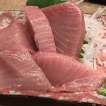 恵美寿屋 - 中トロ 380円 びっくり