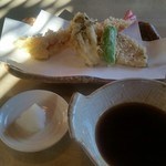 三稜 - 天せいろの天ぷらを、先出しで。