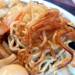 泰山亭 - 麺には焼き目が入ってます