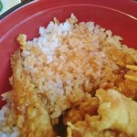 天ぷらいちかわ - 白飯のタレ浸み具合