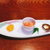 札幌かに本家 名古屋駅前店 - 前菜 サーモン、干し柿の中に栗、栗の甘露煮