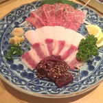 大衆酒蔵　水戸黄門 - 馬刺し盛合せ