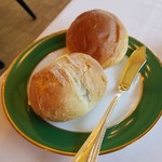 レストラン楓 - パンは百年草にある「ベーカリーバーバラはうす」さんから