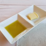レストラン楓 - バターとオリーブオイル