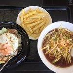 大福源 - ネギラーメン+豚焼飯+ポテトフライ
      豚焼飯の目玉焼きはメニューは2個でしたが1個でした。でも大き目でした。