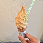 ジェラテリア アクオリーナ - キャラメルバナナのジェラートソフト（620円）税込