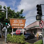 Like Like Drive Inn - 交差点付近にあるサイン