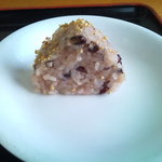 手打麺や 大島 - お赤飯のおにぎり