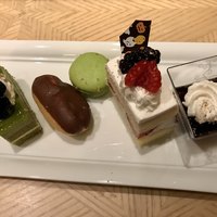 ブッフェアンドカフェ スロープサイドダイナー ザクロ - 