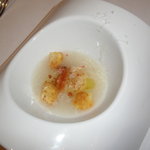 イル ギオットーネ - 新玉葱のスープに浮かべた　帆立の貝柱とジャガイモのニョッキ