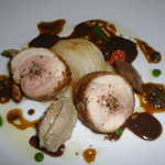 イル ギオットーネ - 香ばしく炭火で焼いた地鶏のロートロ　ココットで蒸し焼きにした新玉ねぎと丹波産のしめじ　新じゃがのクレマとカチャトーラソース