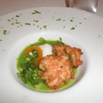 イル ギオットーネ - 駿河湾産桜えびのフリットを浮かべた　温かいうすい豆のスープ