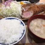 とんかつ檍 - 具沢山の豚汁と艶々ご飯