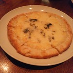 Kafe Ando Ba Marinekko - ゴルゴンゾーラのピザ