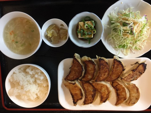 手作り一口肉まん、焼き餃子 京都・上京区『十二籃』手作りモチモチの焼き餃子と一口肉まんが