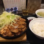 肉食堂 最後にカツ。 - 