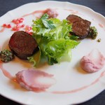 手打ち蕎麦とフレンチの やな木 - 千屋牛のリソレ ザクロのサルサソース 北海道産ノーザンルビーのピュレ添え