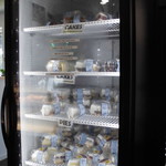 TED'S Bakery - 店内のパイの冷蔵庫