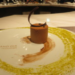 グランド ダイア - チョコレートとヘーゼルナッツのムース