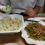 中国大明火鍋城 - 四川炒飯（四川チャーハン）と青椒肉絲