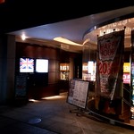 GASTRO-PUB COOPERS - 三菱ビルの東京駅側から地下へ潜ります