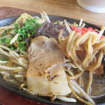博多元気一番‼︎ - 濃厚なスープを絡めながら頂く焼きラーメン。 麺のお焦げも美味しいです