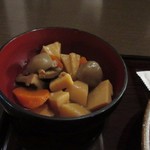 阿波郷土料理 彩 - 小鉢は筑前煮、ただ徳島では他の呼び方かもですね。
            