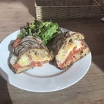 フレッシュトマトとペコリーノのサンド